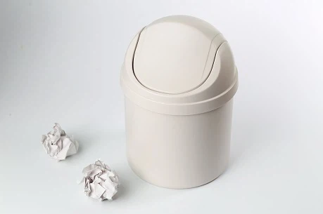 Plastic trash can for indoor office or home environment Plastic trash can for indoor office or home environment